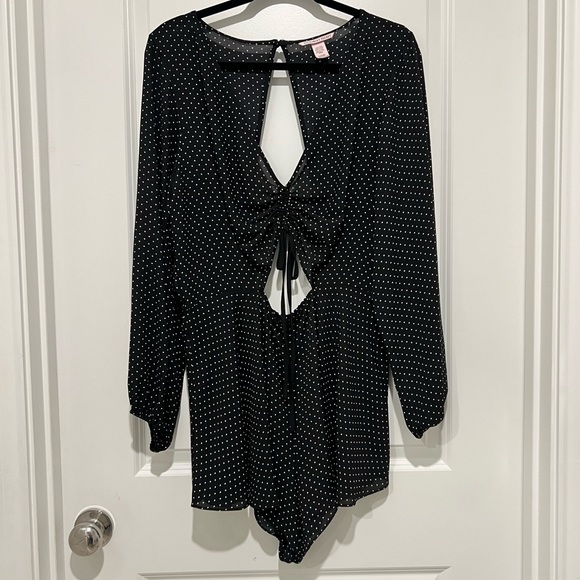 Victoria’s Secret Satin Ruched Front Cutout Romper Black & White Polka Dot Sz XL - Picture 2 of 12